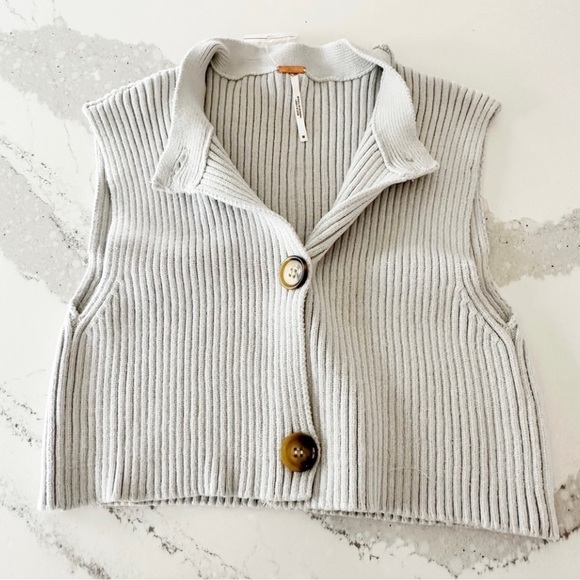 Free People Naiome Rib Vest
 
TRUTHSAYER, Size Medium - Picture 6 of 8